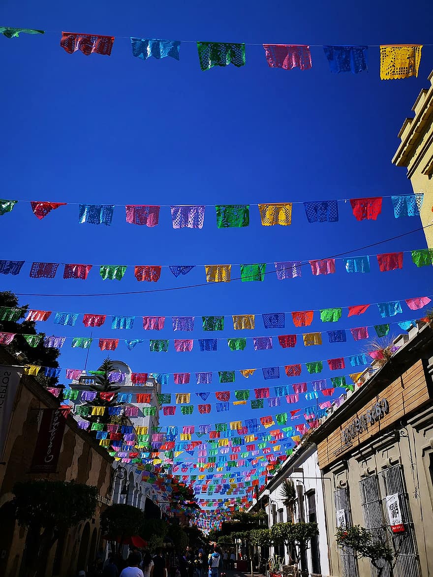 Mexikanische Flaggen, Festival, Straße, Mexiko, Fiesta, Ammern, bunte Fahnen, Feier, Tradition, Kultur, draußen