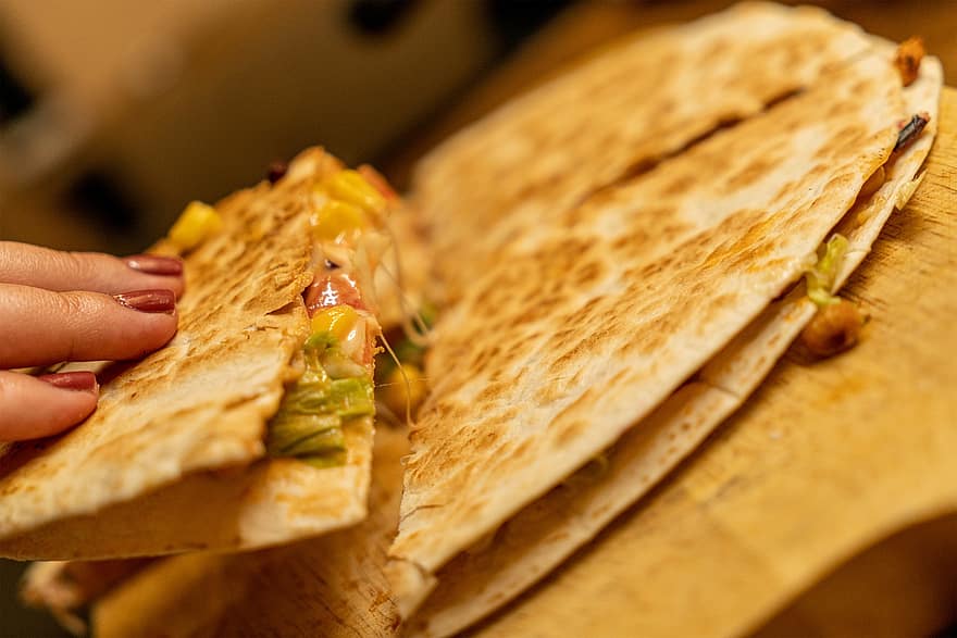 quesadilla, είδος μεξικάνικης τηγανίτας, γεύμα, πιάτο, τυρί, κοκκινοπίπερο, φαγητό