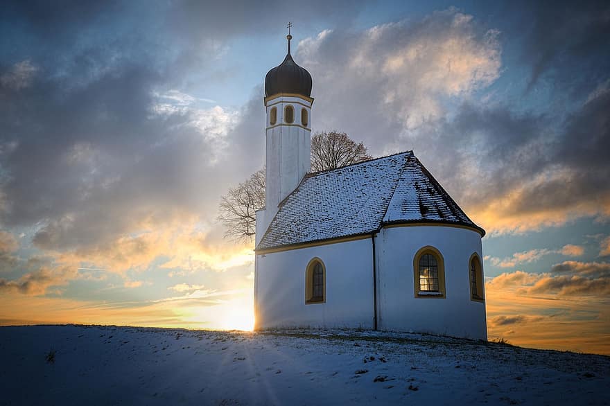 Chiesa, la neve, collina, inverno, freddo, torre della chiesa, costruzione, architettura, tramonto, crepuscolo, nuvole