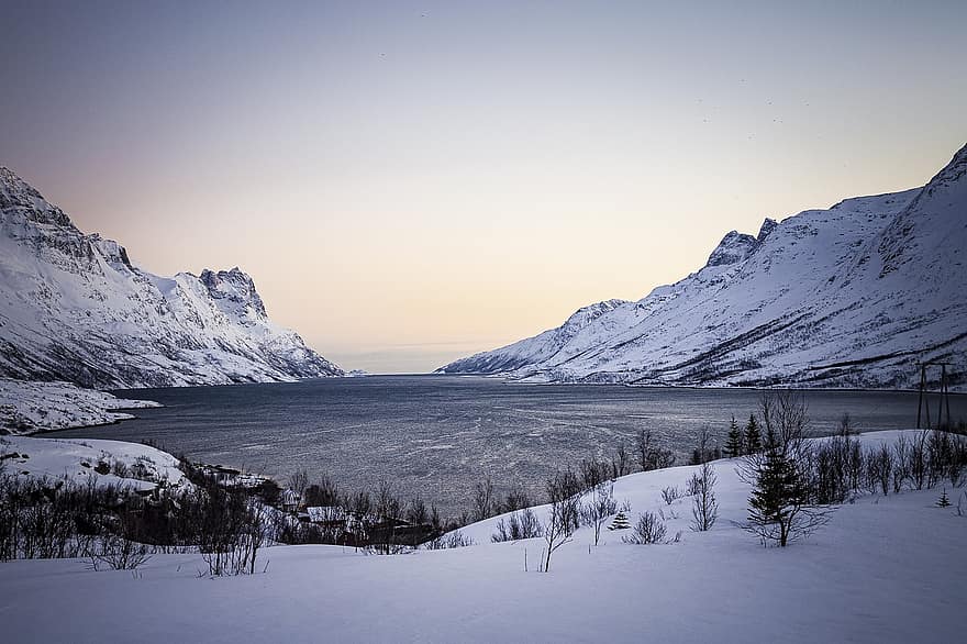 llac, muntanyes, neu, congelat, gelades, gelada, noruega, hivern, fred, aigua, vespre