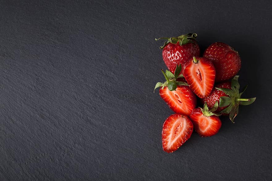 Erdbeeren, Früchte, Hälften, Querschnitte, frisch, reif, rot, produzieren, organisch, Ernte, Süss