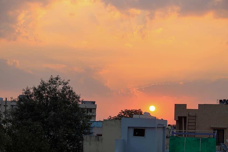 заход солнца, здания, город, солнце, Солнечный лучик, линия горизонта, Бхопал, Индия, городской, смеркаться, небо