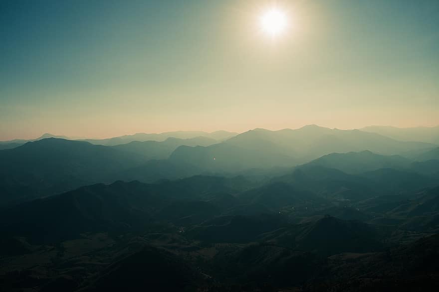 muntanyes, boira, sol, silueta, llum solar, sortida del sol, alba, paisatge, Serra, muntanyós, escènic