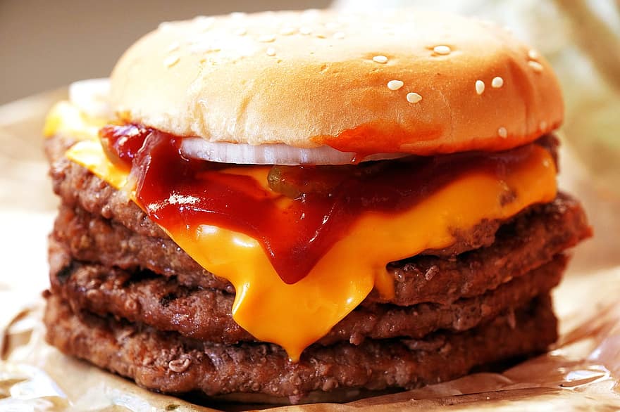 ēdiens, restorāns, burgers, burgeru karalis, virtuve, siers, gardēdis, vairāk nekā vienu mārciņu burgers, garšīgi, diēta, vakariņas
