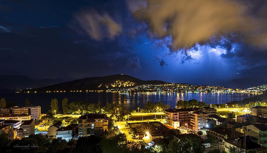 noche, Grecia, Kastoria, isla, Luces nocturnas, otoño, oscuridad, montaña, puesta de sol, azul, agua