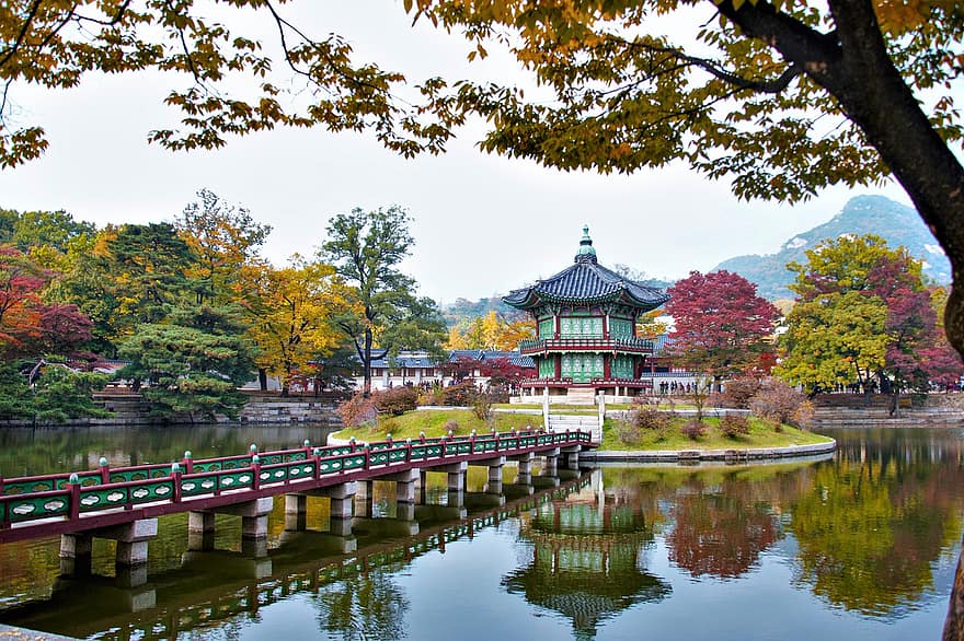 Hyangwonjeong paviljonas, paviljonas, tvenkinys, tiltas, pagoda, atspindys, pastatas, istorinis, orientyras, turistų atrakcijos, kultūros vertybių