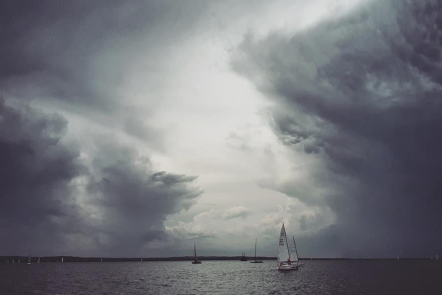 Balaton, sjö, segelbåtar, segling, båtar, vatten, horisont, moln, dyster, ungern