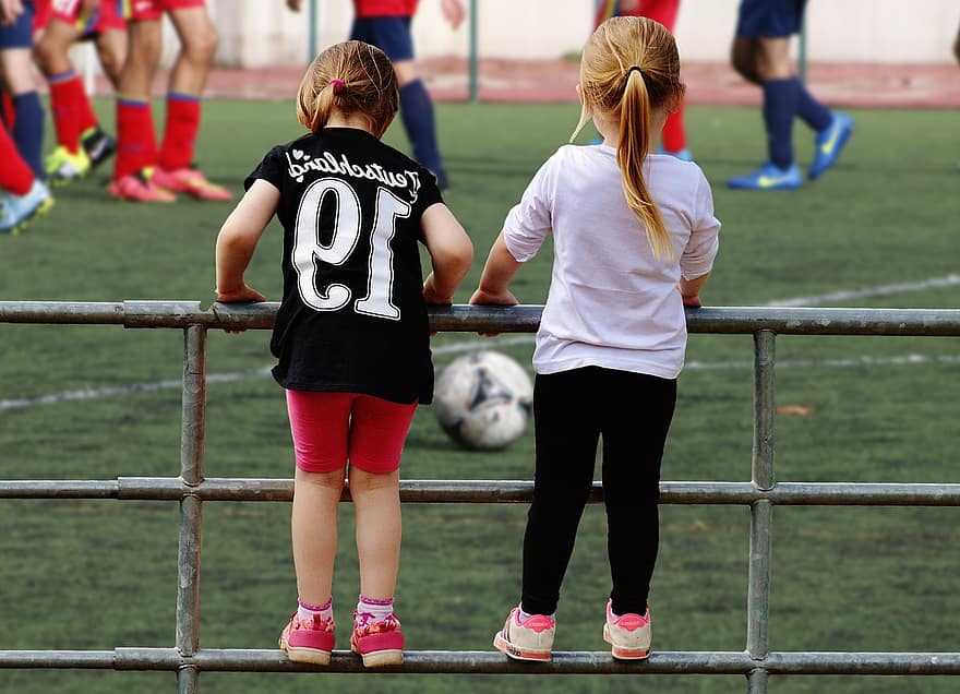 mergina, tvora, futbolą, futbolo rungtynės