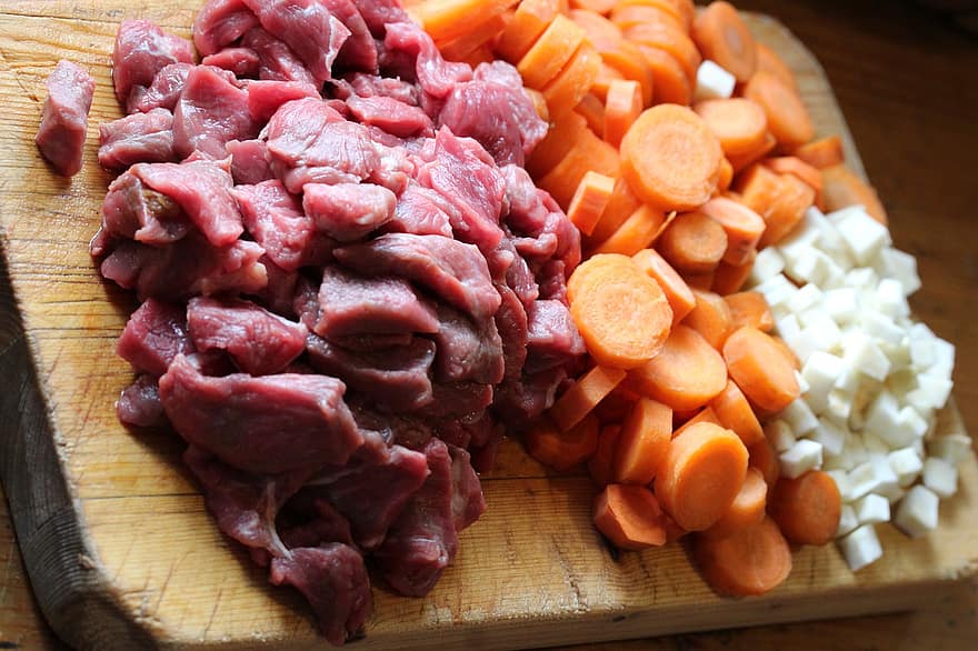 carne, vită, morcovi, gulaş, supă, mânca, legume, bord