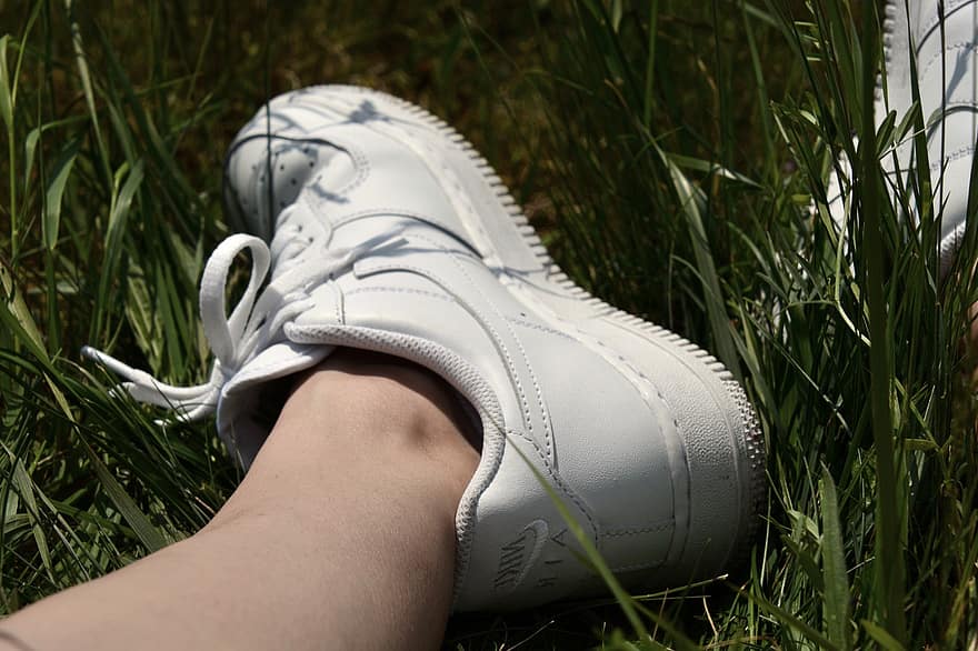 обувки, Найки, маратонки, трева, природа, комфортен, обувка, спортна обувка, спорт, човешки крак, лято