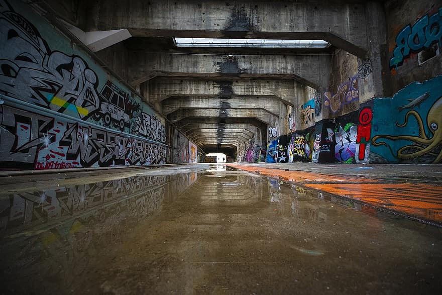 tunnel, graffiti, övergiven, gatukonst, passage, perspektiv, reflexion, vattenreflektion, spegling, hall, bortfallit