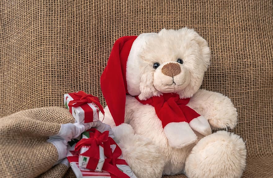 плюшевый медведь, шляпа санты, рождественские подарки, подарки, дары, плюшевая игрушка, чучело медведя, детская игрушка, рождественский мотив, Рождественская открытка