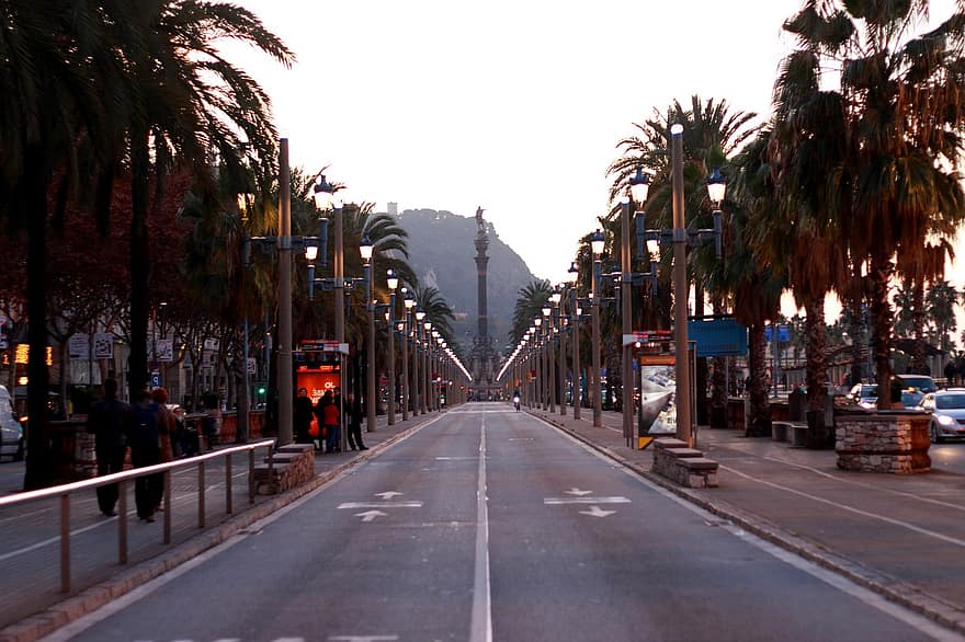 kelias, gatvė, barcelona, Ispanija, gatvės šviesos, gatvių šviestuvai, paminklas, statula, miestas, miesto, šaligatvis