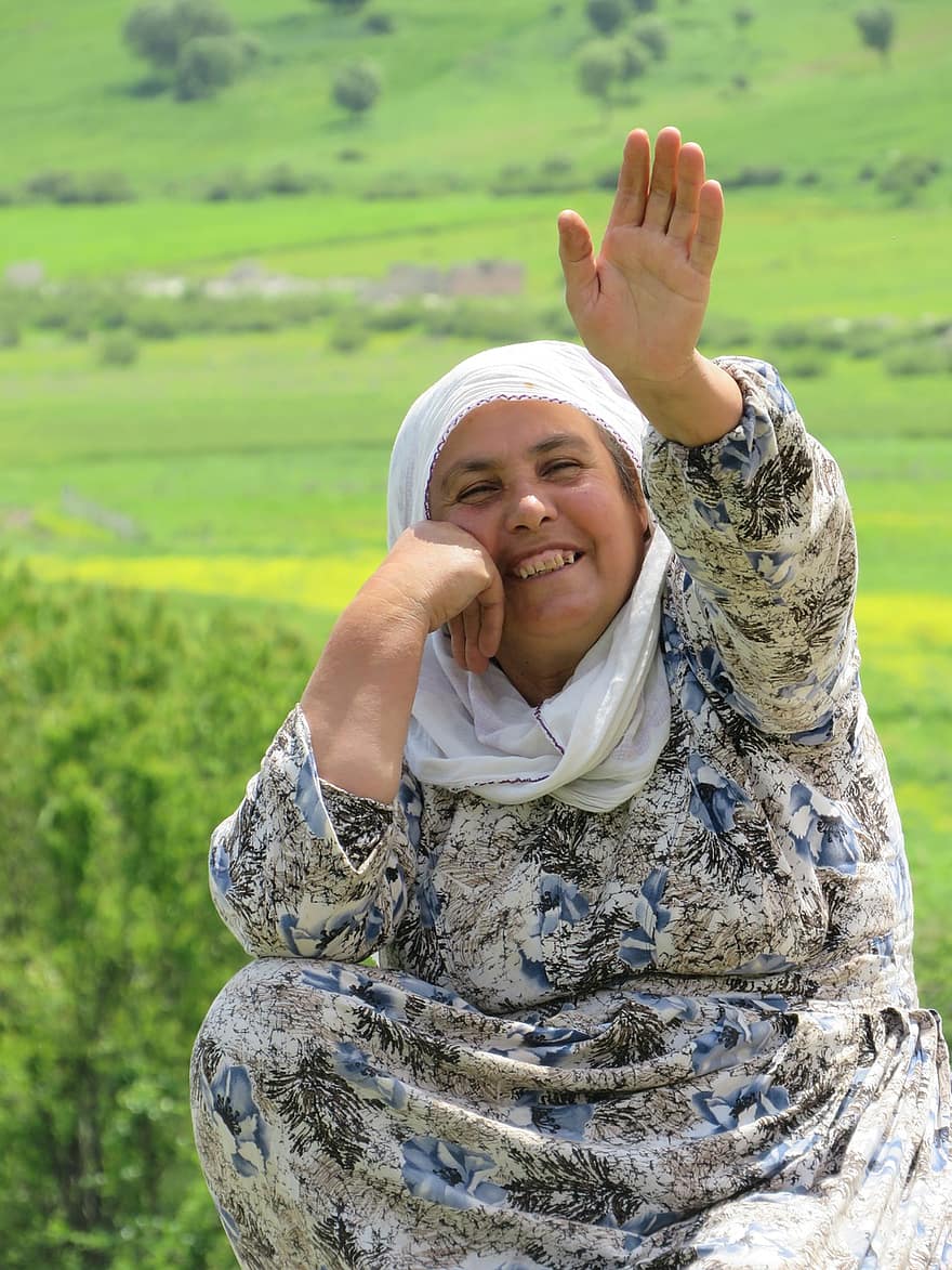 kvinne, smil, waving, hilsen, vår, Mesopotamia, natur, reise, Tyrkia, Siirt, Ormanardı landsby