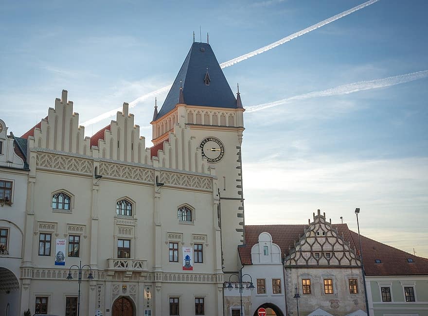 tabor, town square, czech republic, architecture, famous place, building exterior, outdoors, clock, history, built structure, cultures