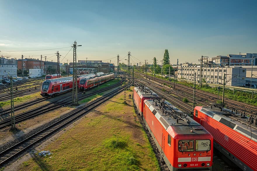 pociągi, tory kolejowe, Frankfurt, tereny przemysłowe, kolej żelazna, koleje, transport, środek transportu, ruch drogowy, prędkość, ruch