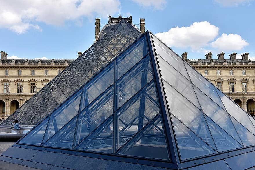 باريس ، متحف اللوفر ، هندسة معمارية ، هيكل بني ، المبنى الخارجي ، مكان مشهور ، في الهواء الطلق ، عصري ، نافذة او شباك ، سيتي سكيب ، أزرق