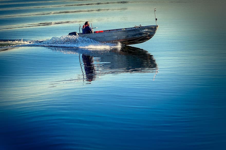 łódź, łódź motorowa, motorówka wyścigowa, żeglarstwo, jezioro, relaks, silnik, sport, fala, dublowanie, prędkość