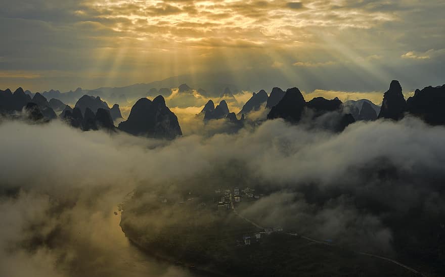 雲、雲海、日の出、太陽の光、山岳、李川、中国、山、山頂、空、風景