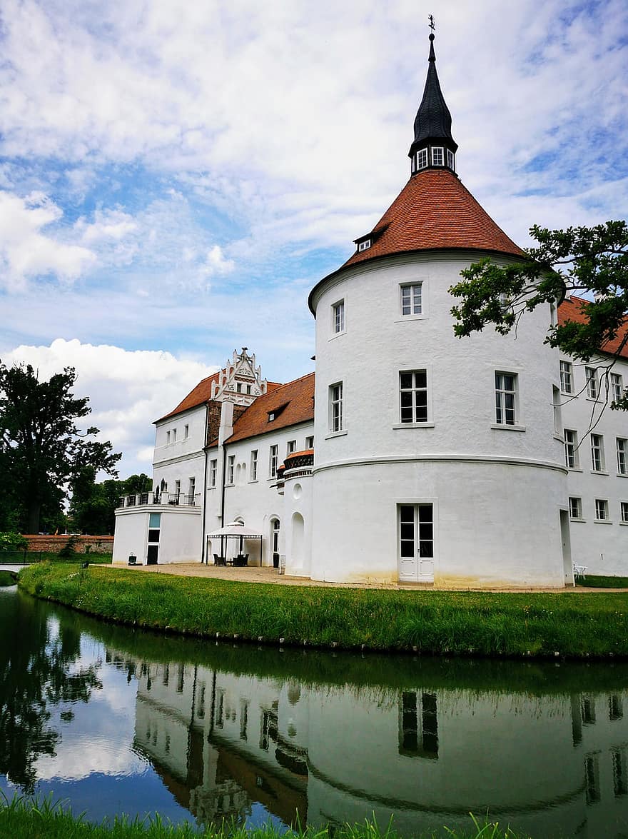 γεμάτο κάστρο, Fürstlich Drehna, luckau, dahme-spreewald, brandenburg, Γερμανία, αναγεννησιακό κτίριο, χαμηλότερη λιπασματοποίηση, Κρατικός κανόνας Drehna, μνημείο, τάφρος