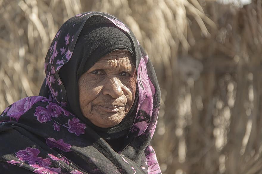пожилая женщина, женщина белудж, Иран
