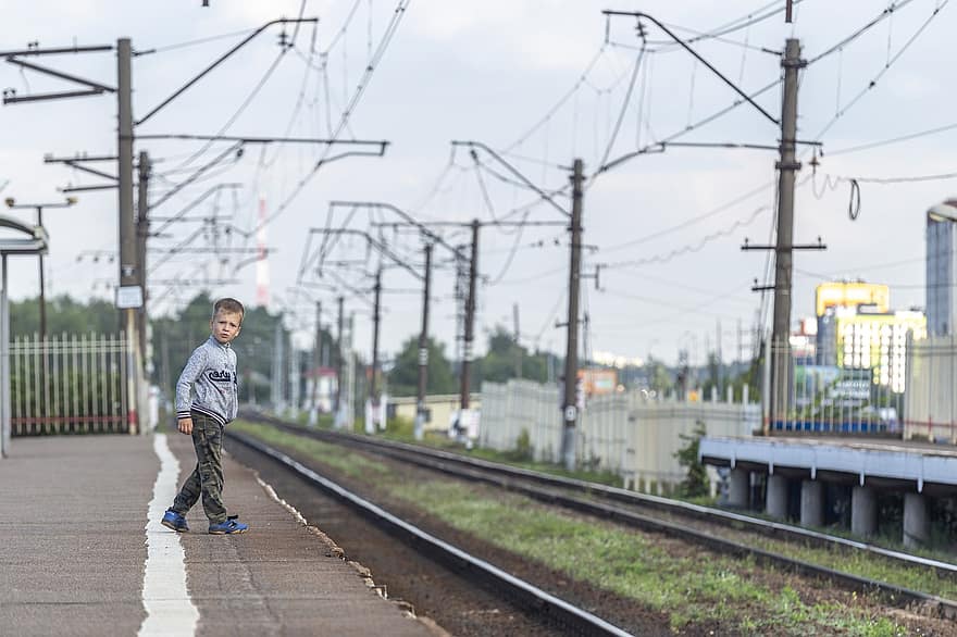 zoon, jongen, St. Petersburg, Rusland, leningrad, platform, spoorweg, Trein rails