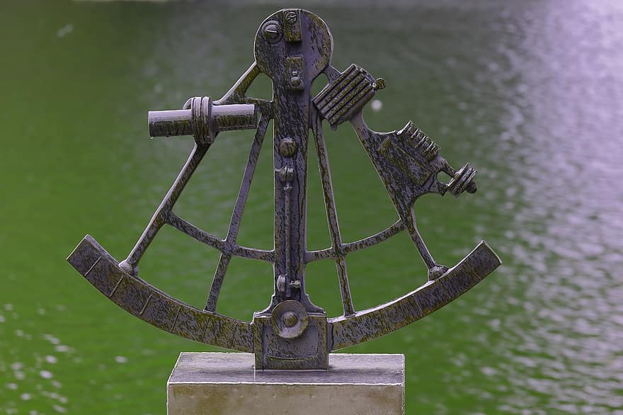 sextant, Navigație maritimă, Navigație navală