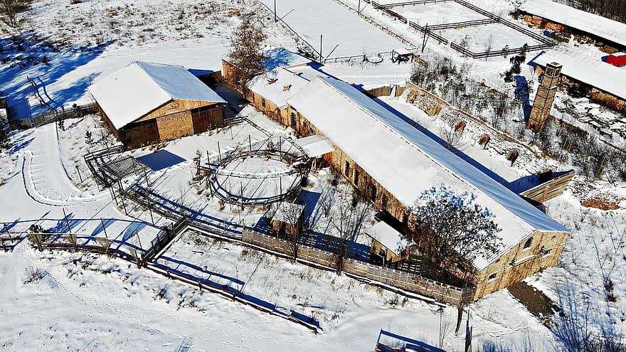 Winter, Snow, Village, Barn, Bunker, Buildings, Siedlisko, Countryside, Road, mountain, season