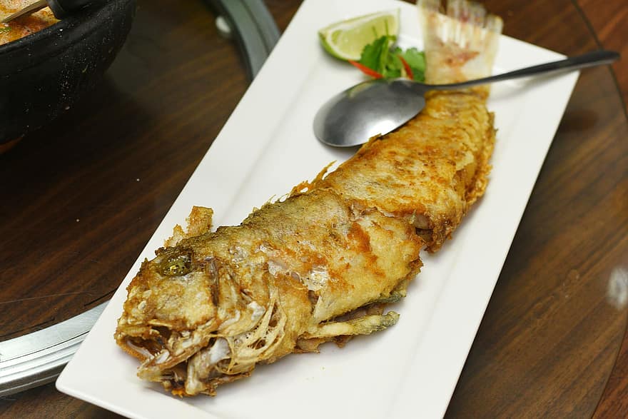 fisk, stekt, stekt fisk, asiatisk, kinesisk, mat, måltid, tallrik, gourmet, lunch, porslin