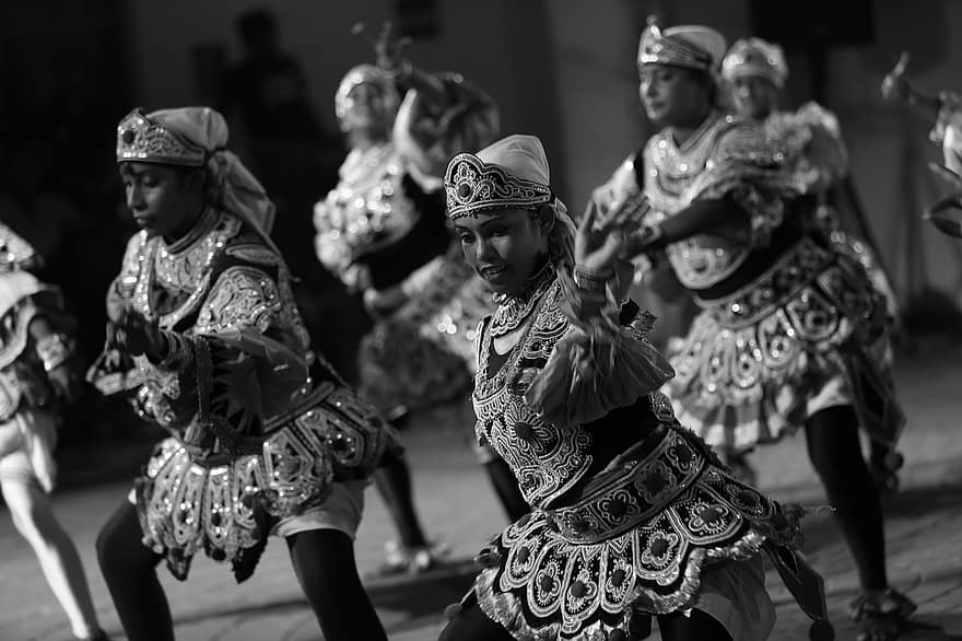 Sri Lanka, perinteinen tanssi, Low Country -tanssi, Aasia, etelä-aasia, Sri Lankan tanssi, Perinteinen tanssi Sri Lankassa, Sri Lankan kulttuuri, Sri Lankan matkailu, Sri Lankan paras, tanssi