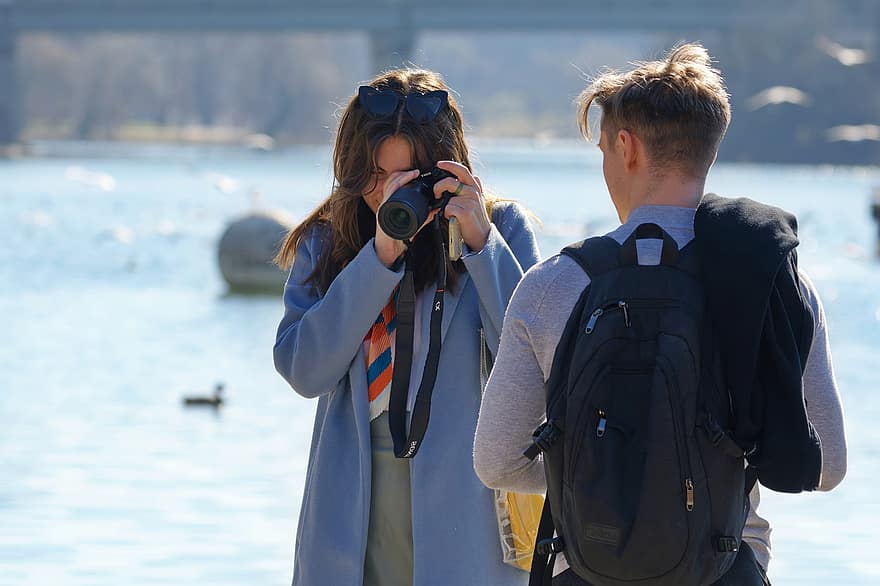 casal, fotografando, Câmera, mochila, homem, mulher, tirando foto, pessoas, lago, parque
