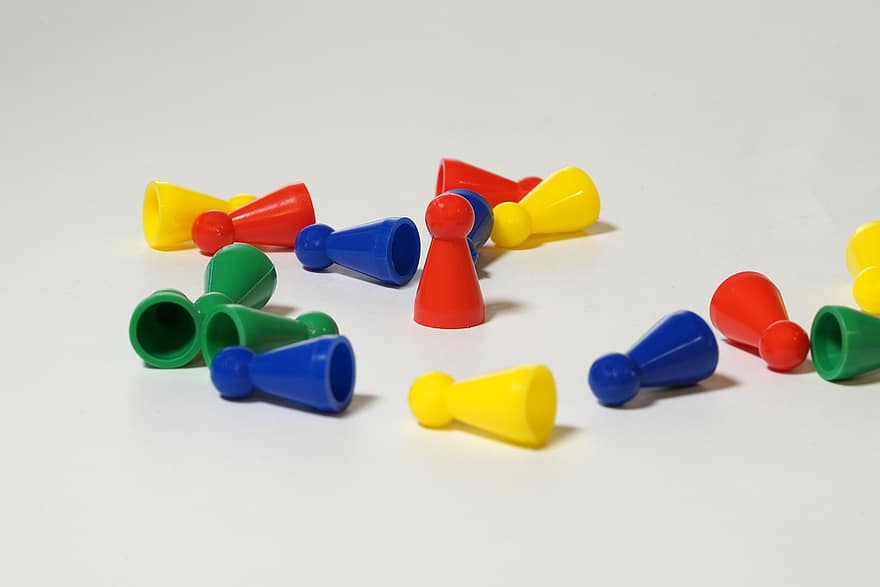 postacie z gry, gra planszowa, plastikowe zabawki, czas wolny, wielobarwne, zbliżenie, niebieski, żółty, Plastikowy, zielony kolor, tła