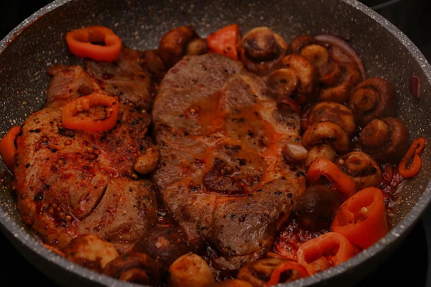 Steak, Meat, Pan, Mushrooms, Bell Pepper, Paprika, Dish, Cuisine, Meal, Food, Delicious