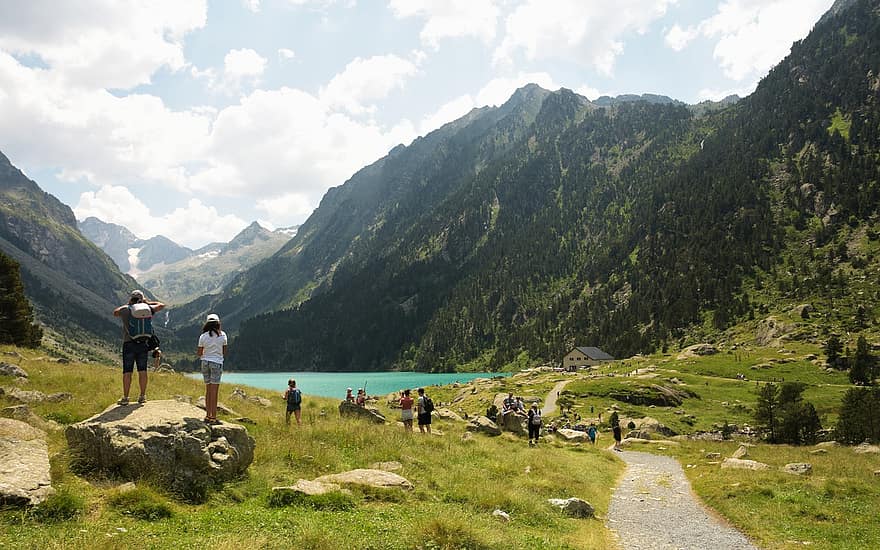 Gaube Lake, Lake, Mountains, Pyrenees, France, Cauterets, Vacation, Holiday, Tourists, Trail, Landscape