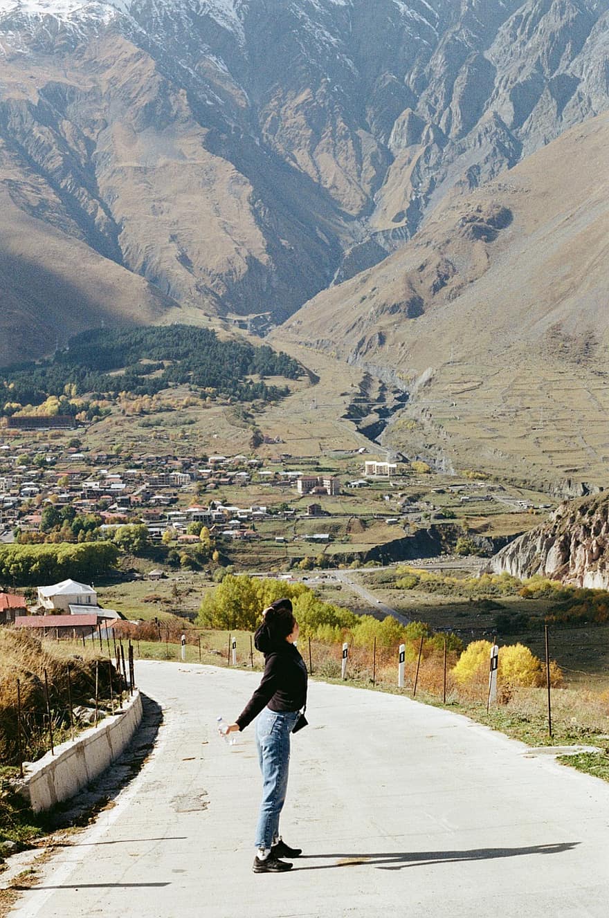 młoda kobieta, góry, Wieś, krajobraz, fotografia filmowa, na drodze, Góra, mężczyźni, sport, wędrówki, przygoda
