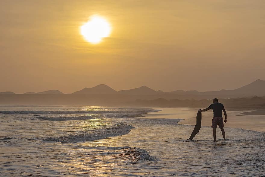 surfovat, surfování, moře, vln, písek, pláž, západ slunce, lanzarote, caleta de famara
