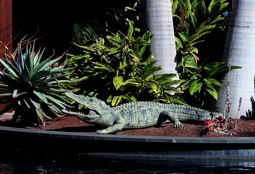 Krokodil, Kunststoff, Hotel, Urlaube, künstlich, Reptil, Tiere in freier Wildbahn, Eidechse, tropisches Klima, Alligator, grüne Farbe