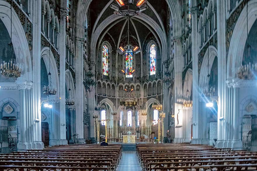 Lourdes, France, église, rayon