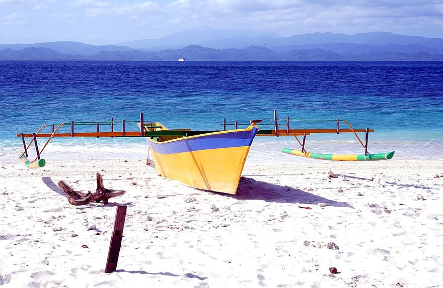 barco de vela, playa, arena blanca, Oceano, Isla Lihaga, Indonesia