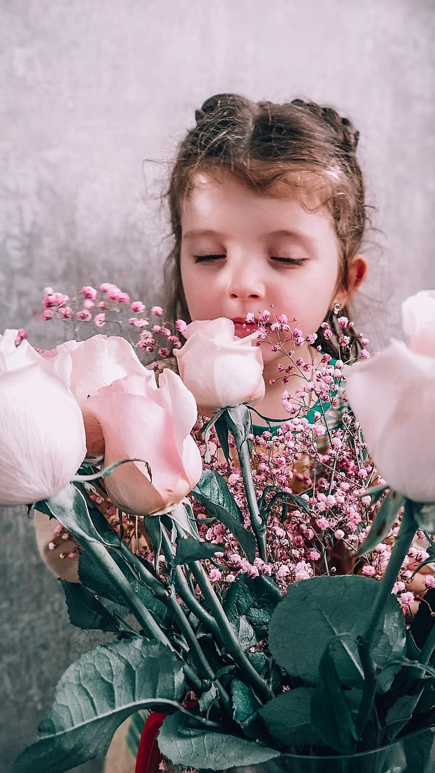 момиче, портрет, цветя, букет, рози, цветна аранжировка, малко момиче, хлапе, дете