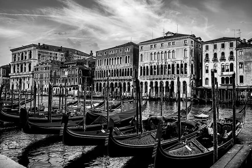 gôndolas, porta, Veneza, canal, via fluvial, barcos, prédios, turismo, histórico, famoso, veneziano