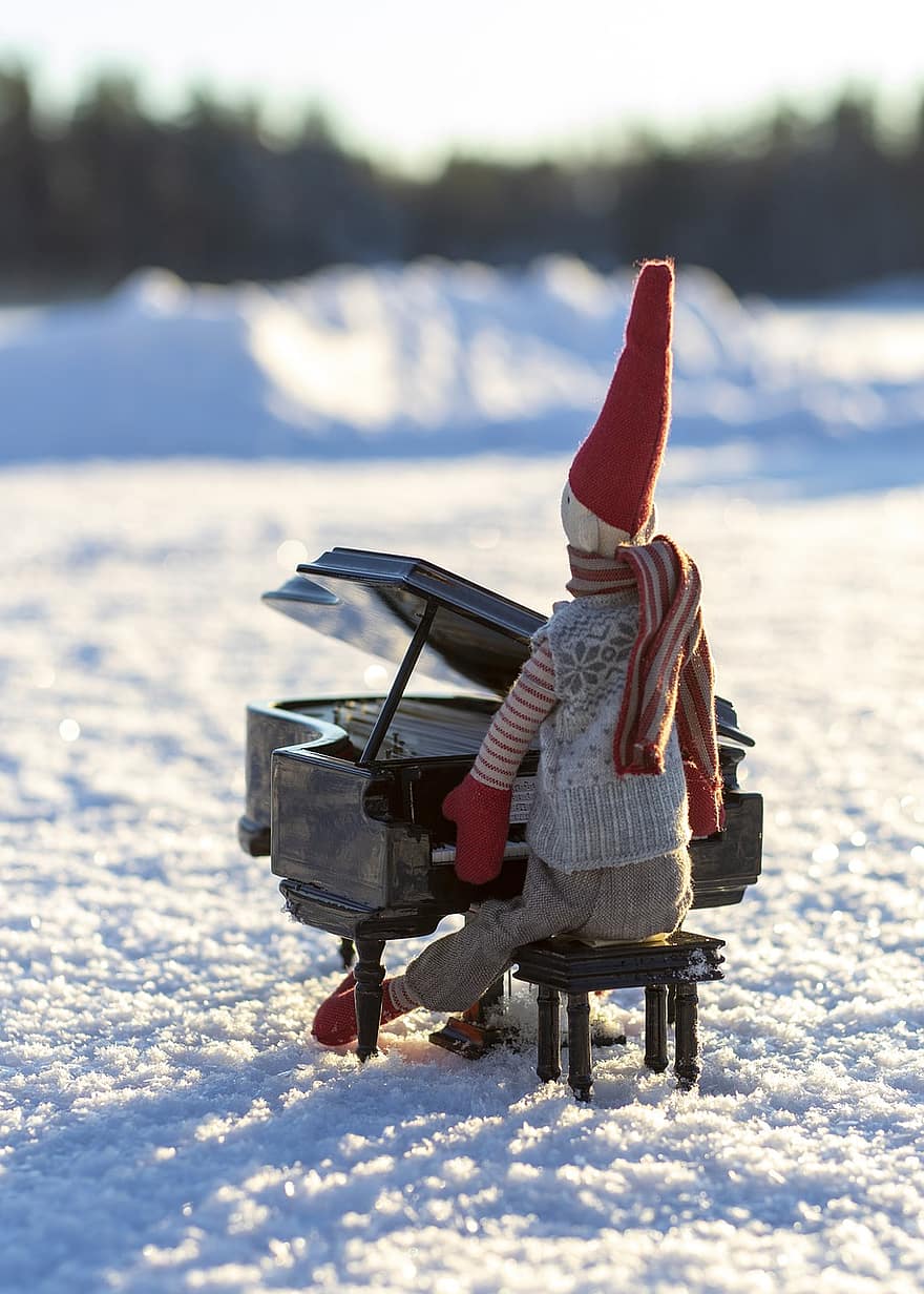 冬、エルフ、クリスマス、ピアノ、雪、シーズン、ほほえむ、一人、楽しい、陽気な、そり