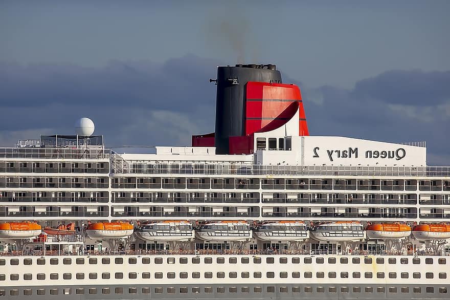 Queen Mary 2, liniowiec oceaniczny, statek wycieczkowy, morze, przemysł, transport, Wysyłka , fabryka, statek morski, komin, na zewnątrz budynku