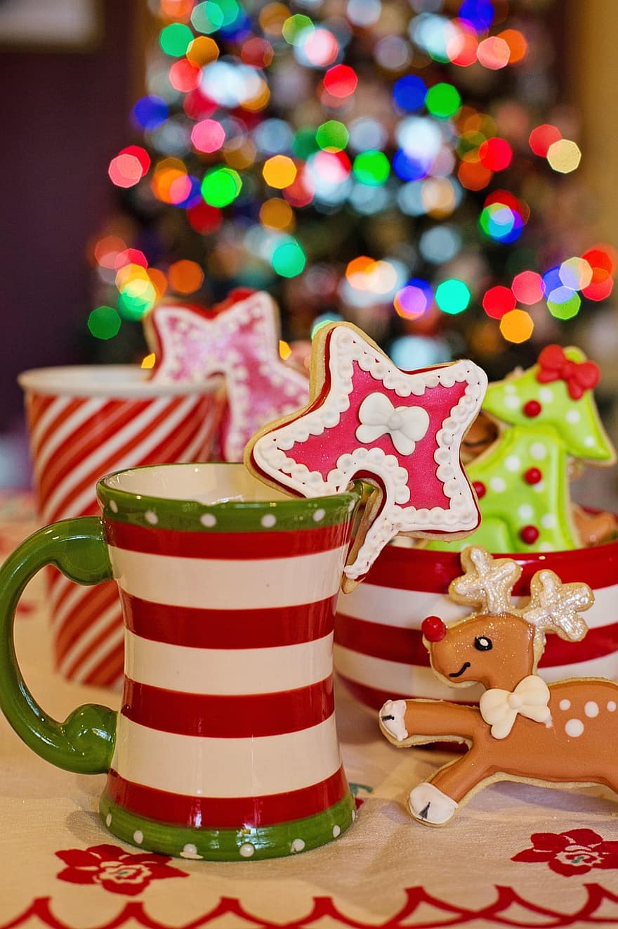 カップ、マグ、ホットチョコレート、熱いココア、クッキー、クリスマスのクッキー、お菓子、クリスマス、フード、休日、御馳走