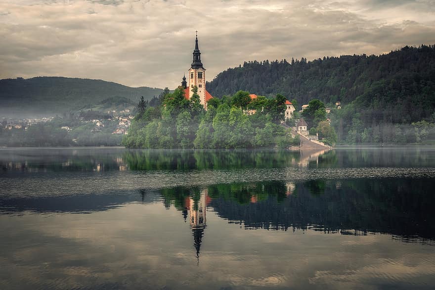 saigné, la slovénie, Lac, île, église, tourisme, les montagnes, brouillard, paysage, forêt, Alpes