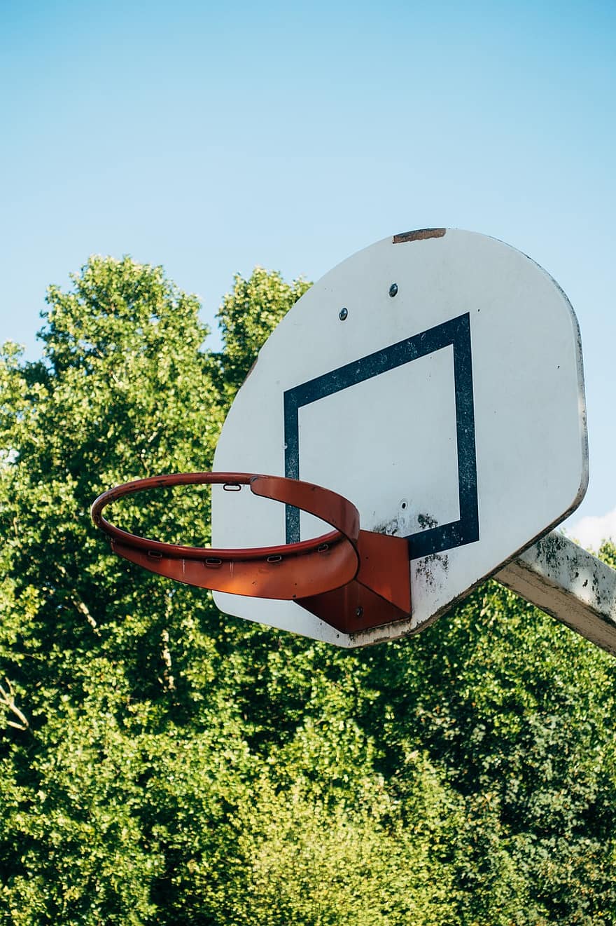 Basketball, basketbalový koš, basketbalový prsten, basketbalové hřiště, Pouliční basketbalové hřiště, soud, venku