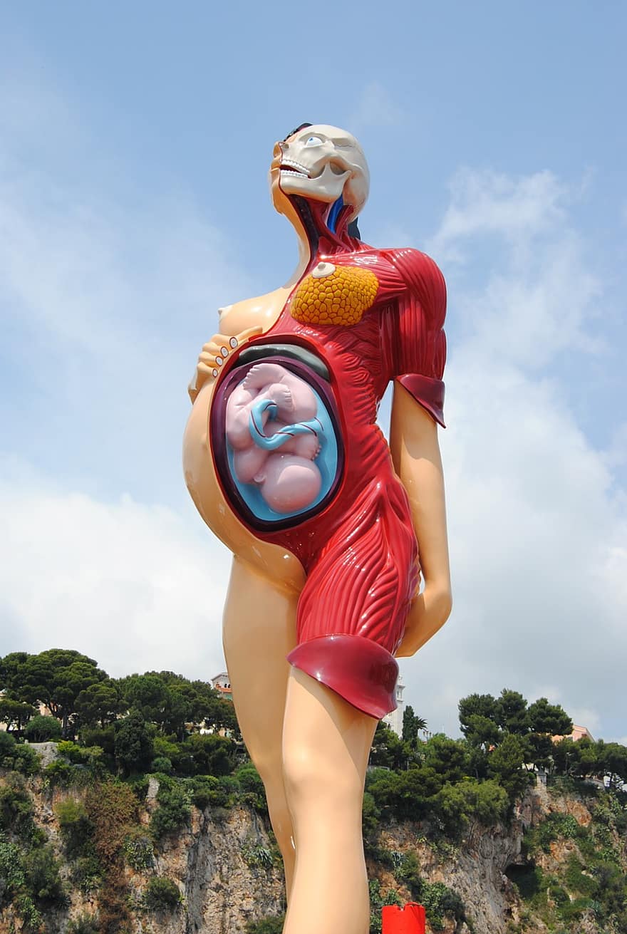 standbeeld, Monaco, oceanografisch museum, damien hirst, tentoonstelling, zwanger, het kind daarbinnen, menselijk