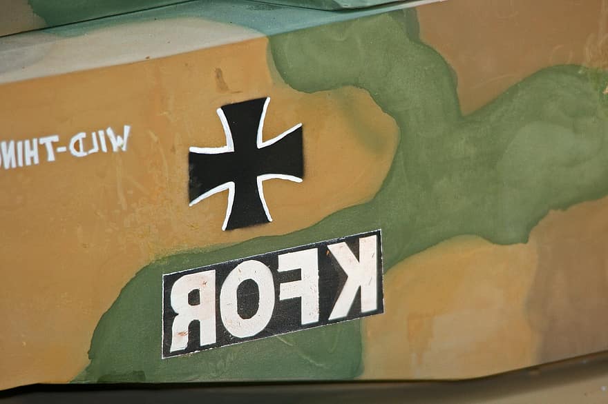 Modello di serbatoio, carro armato, torretta, militare, esercito, veicolo, camuffare, leopardo, controllato da remoto, replica, Forza del Kosovo