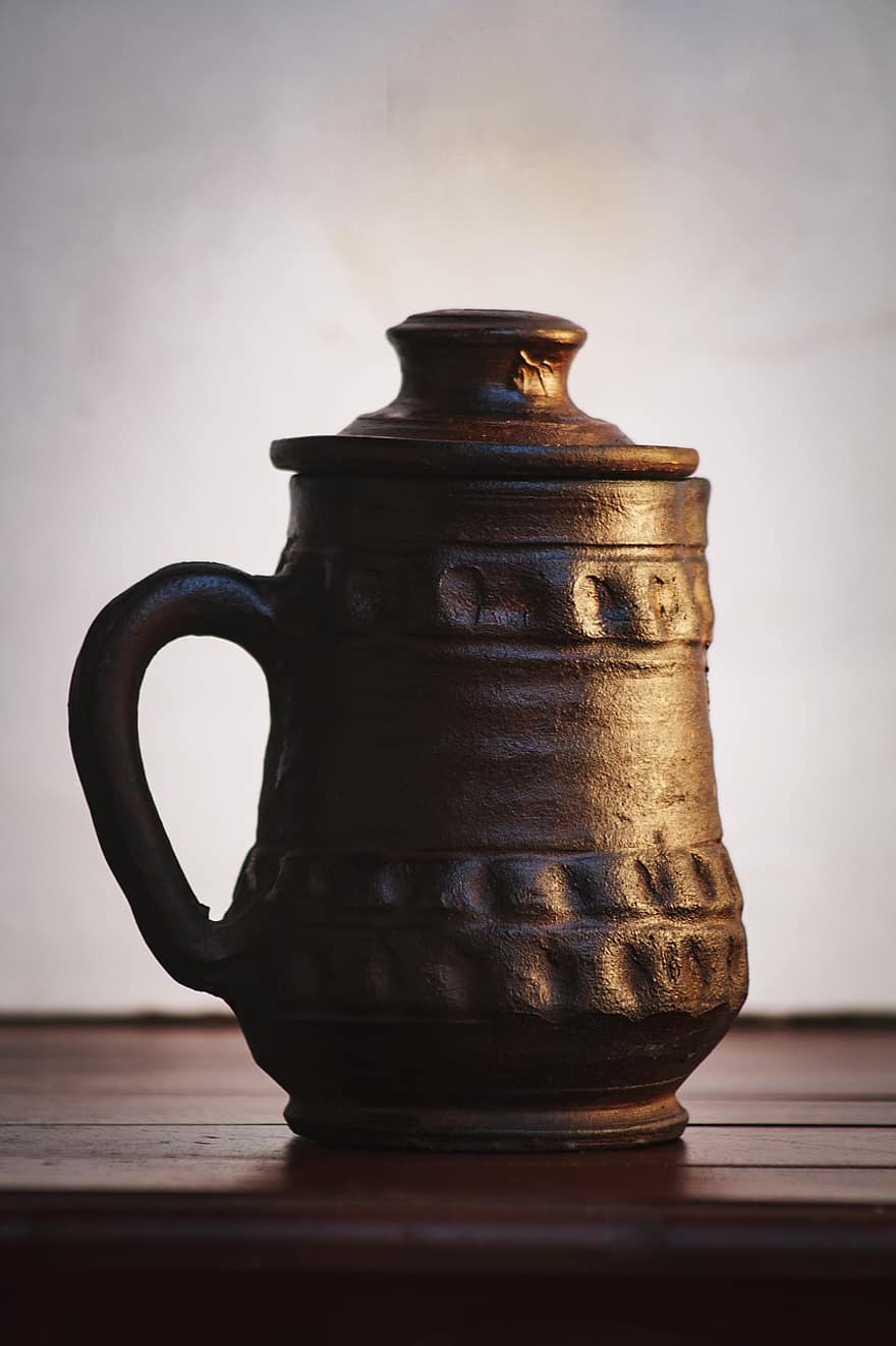 Глиняний кухоль, глиняна банка, глиняна ваза, дерево, єдиний об’єкт, старомодний, кераміка, старий, таблиця, посуд, антикварний