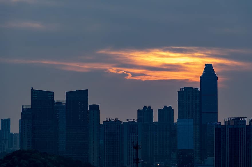 місто, будівлі, вид на місто, горизонт, скляна штора, Гуйчжоу, guiyang, небо, захід сонця, Бізнес-центр Maotai, Будівля Jinli